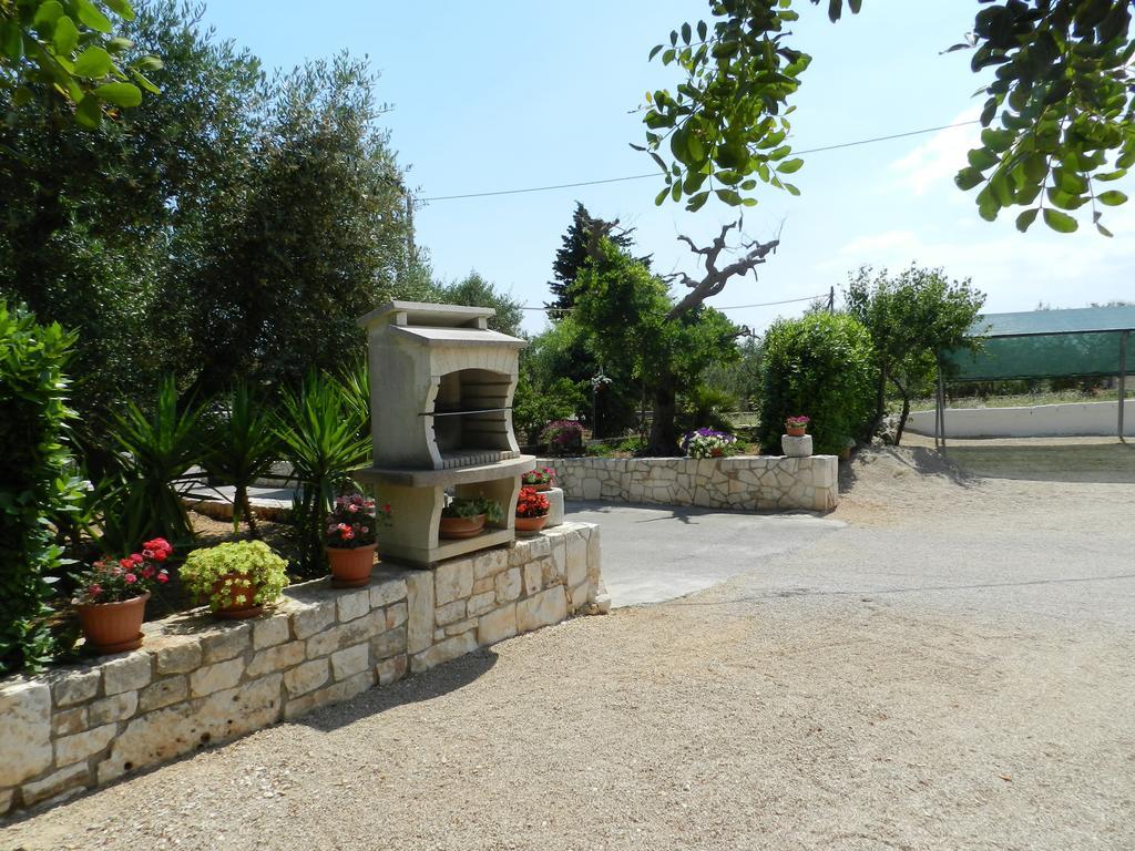 I Trulli Del Nonno Michele Guest House Alberobello Exterior photo